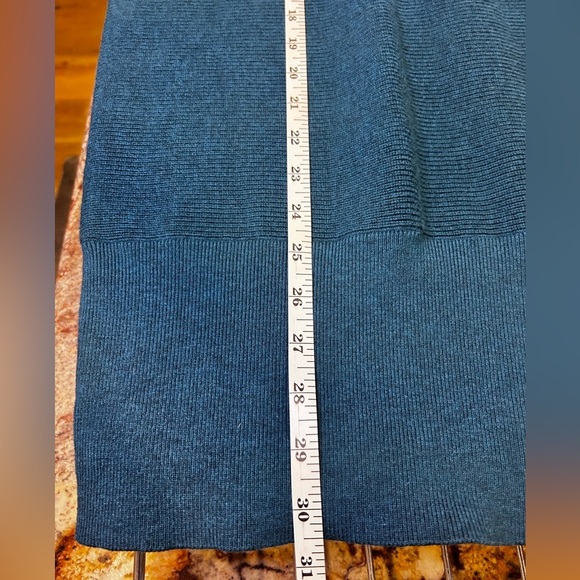 🤩”WHBM” Stylish Teal Blue Long Pullover Sweater w/ Sleeve Button Details Size XS - Picture 11 of 11